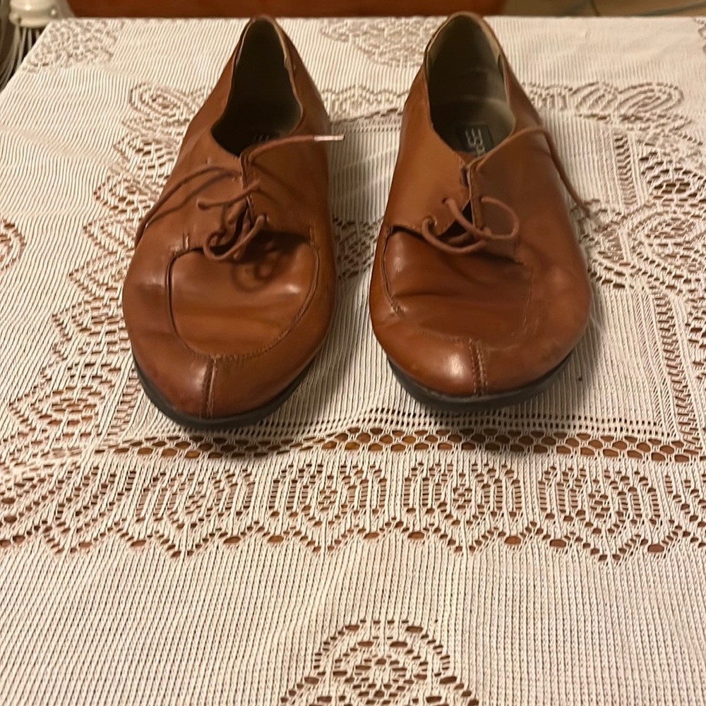 Brown lace up front Oxford flats. Esprit. Size 7.5. (Runs small)great shape!